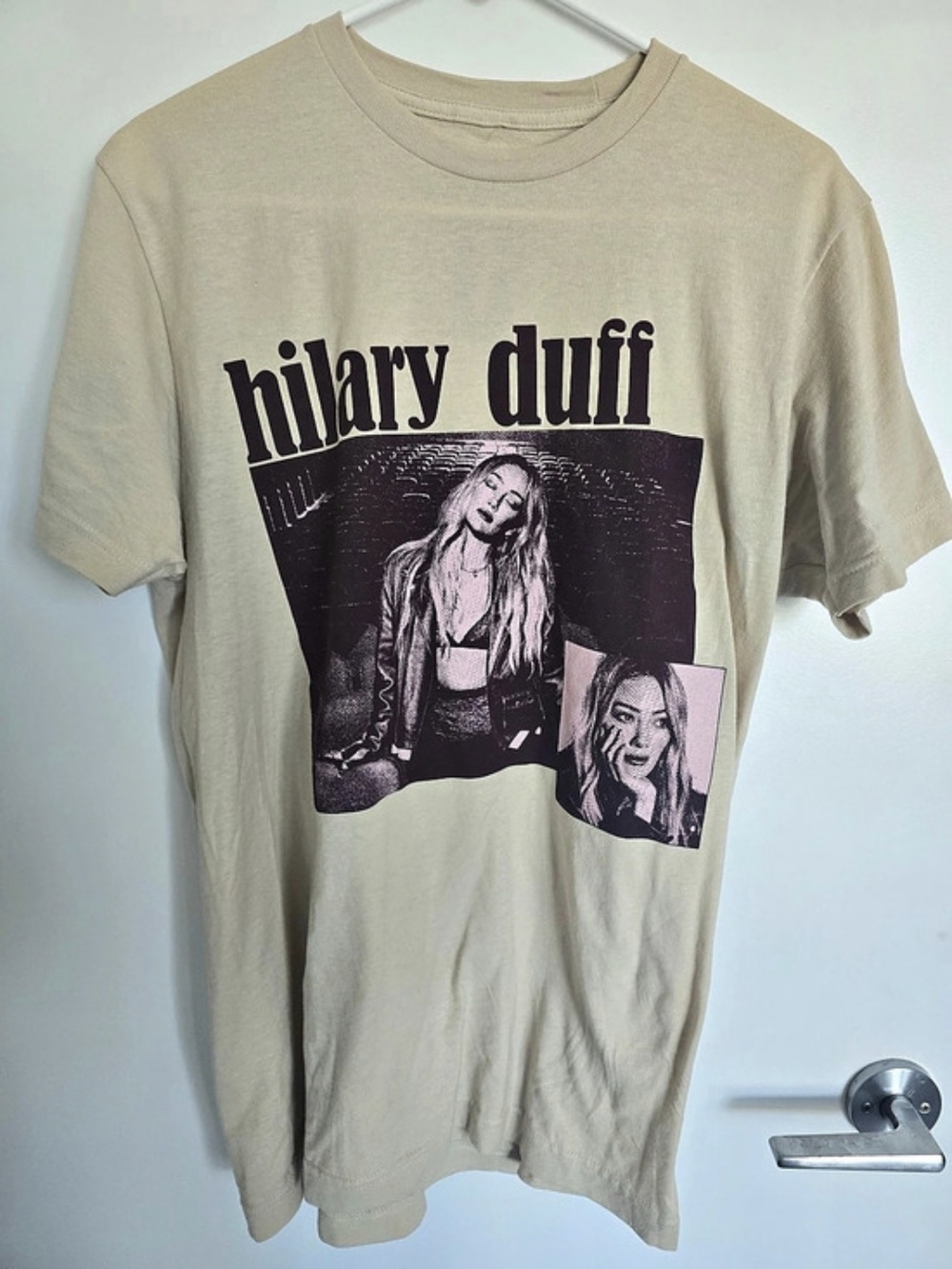 Hilary Duff graphic T-shirt Graphic Tee in Beige Size Medium